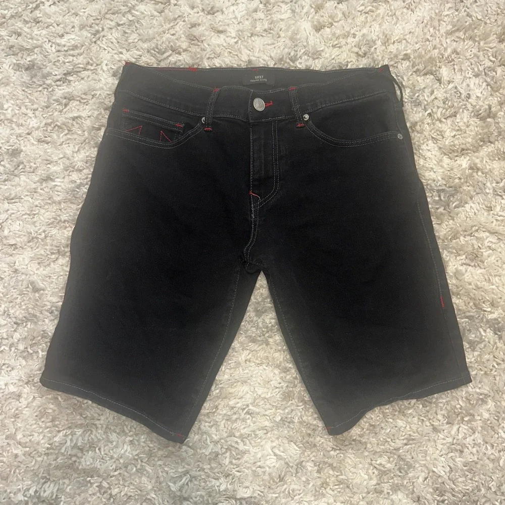True Religion Ricky Relaxed Straight Black Denim Jorts Red Stitch Mens 32
